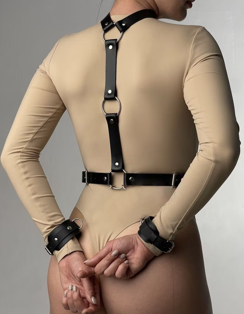 حزام جلدي نسائي مثير مع مجموعة - مراجعة Garter Belt Set وسعره